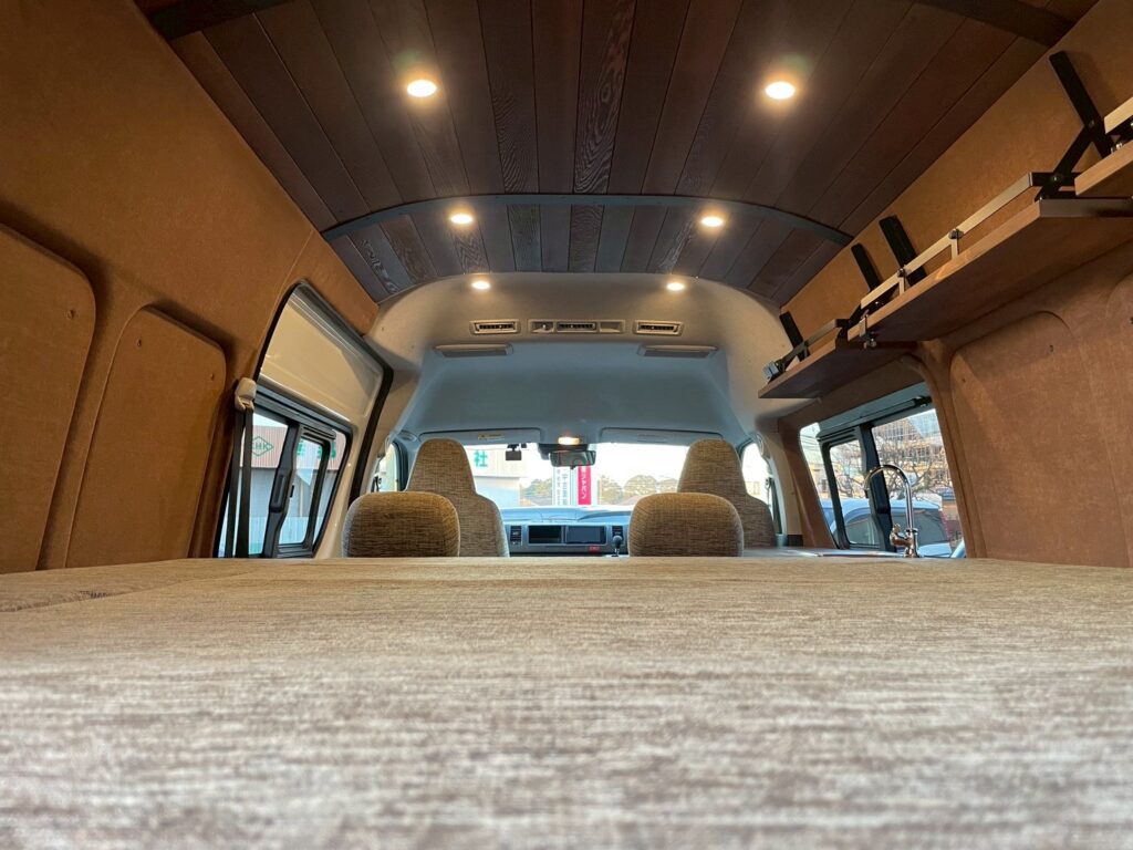 セドナ-ハイエース-室内3